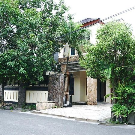 Green Surabaya Homey Exterior foto